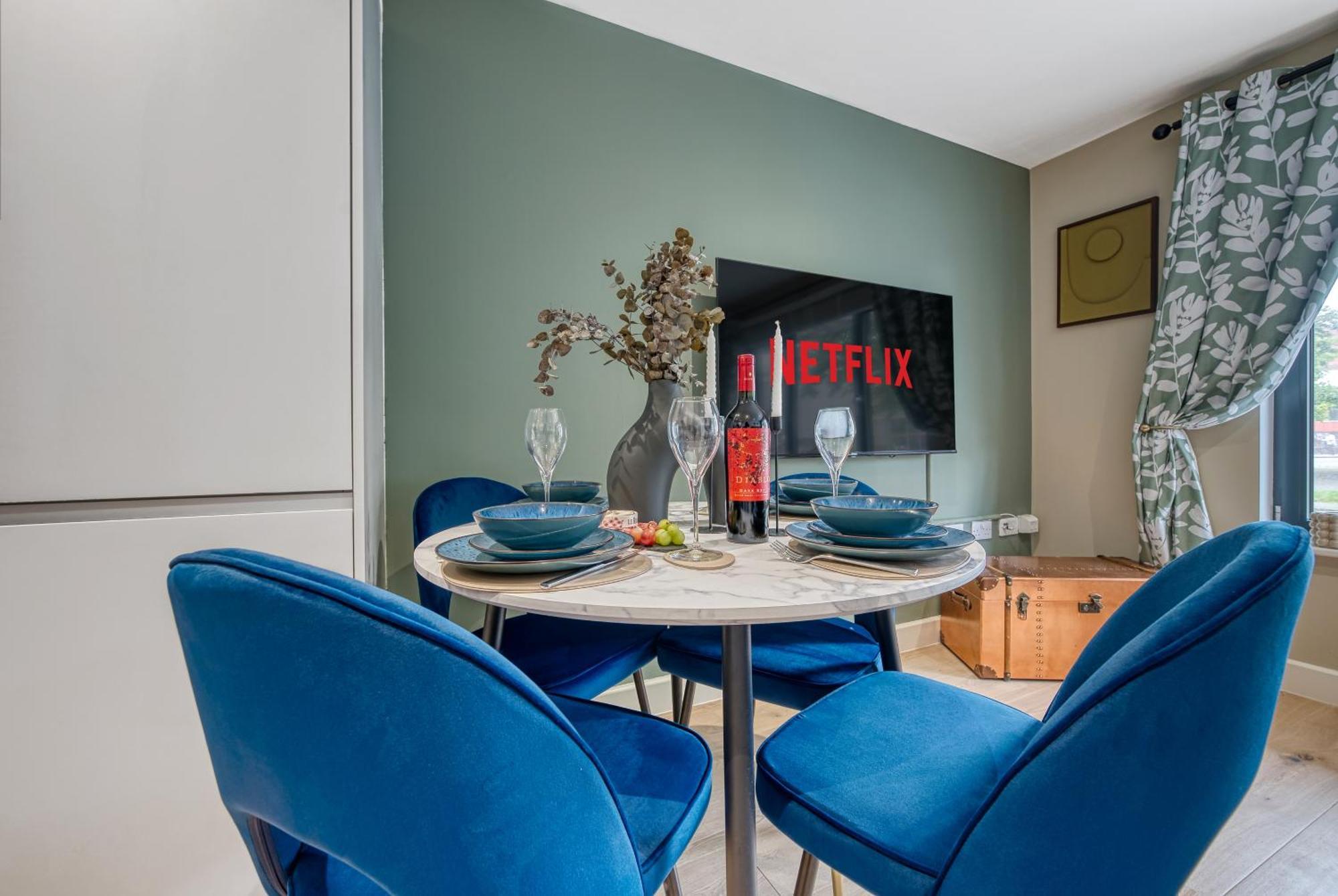 Ocean Village 1-Bedroom Luxurious, Stylish & Cosy Apartment, Central Location In Southampton, Sleeps 4 - Summer Special Offer! - By Blue Puffin Stays Exterior foto