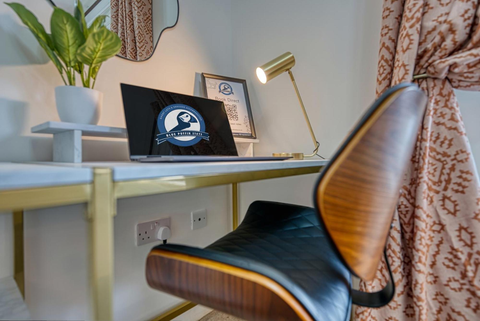 Ocean Village 1-Bedroom Luxurious, Stylish & Cosy Apartment, Central Location In Southampton, Sleeps 4 - Summer Special Offer! - By Blue Puffin Stays Exterior foto