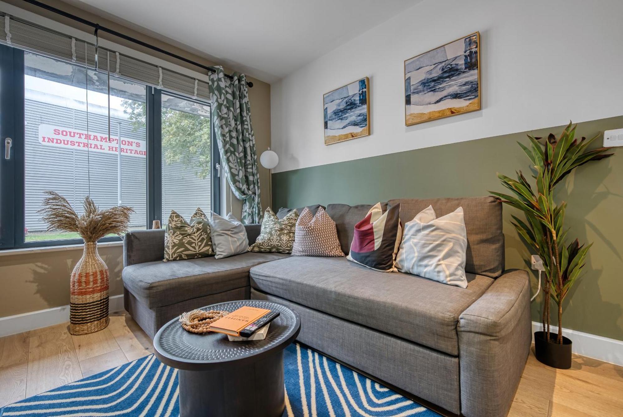 Ocean Village 1-Bedroom Luxurious, Stylish & Cosy Apartment, Central Location In Southampton, Sleeps 4 - Summer Special Offer! - By Blue Puffin Stays Exterior foto